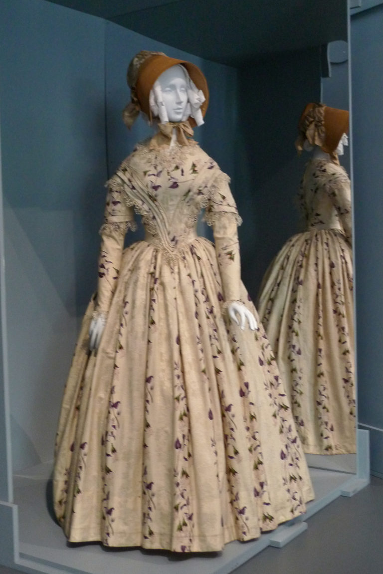 Manequin dressed in vintage 1840s fashion Manequin dressed in vintage 1840s fashion