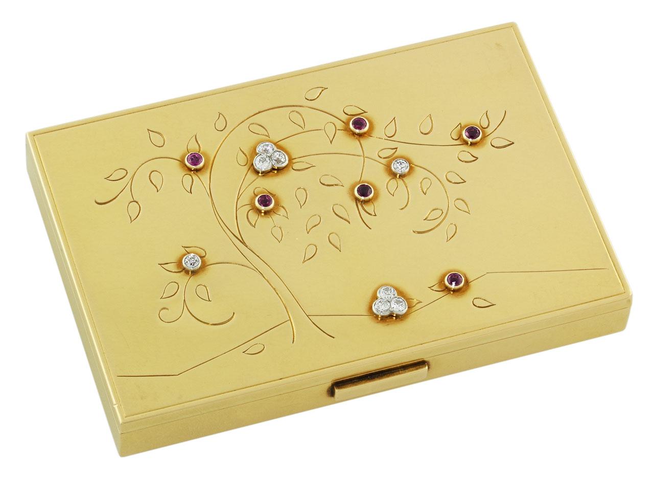 Intricately designed 1960s makeup compact Intricately designed 1960s makeup compact